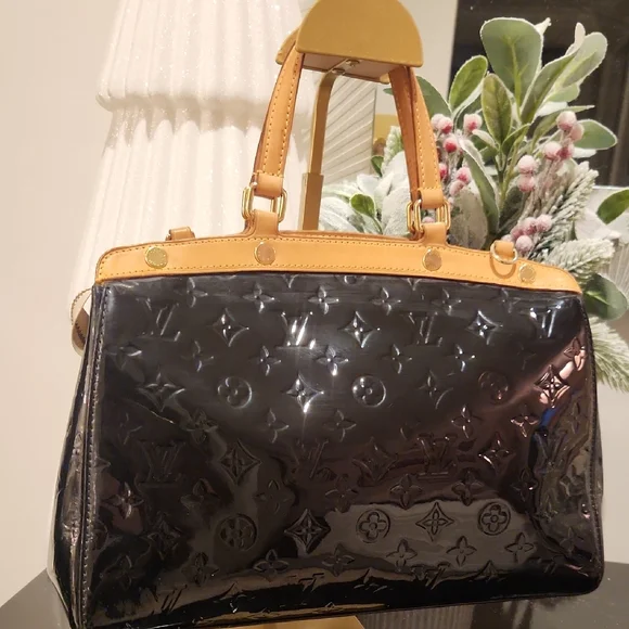 Louis Vuitton Brea In Black Vernis. Stunning LV Bag! With Free COA! - Picture 3 of 15